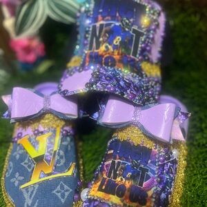 Baltimore ravens clogs and hat